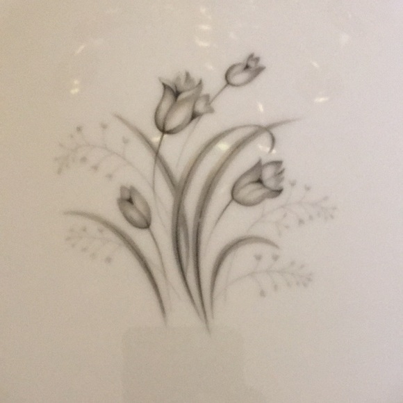 Royal Elegance Fine China 7 Piece Place Setting - Picture 2 of 10